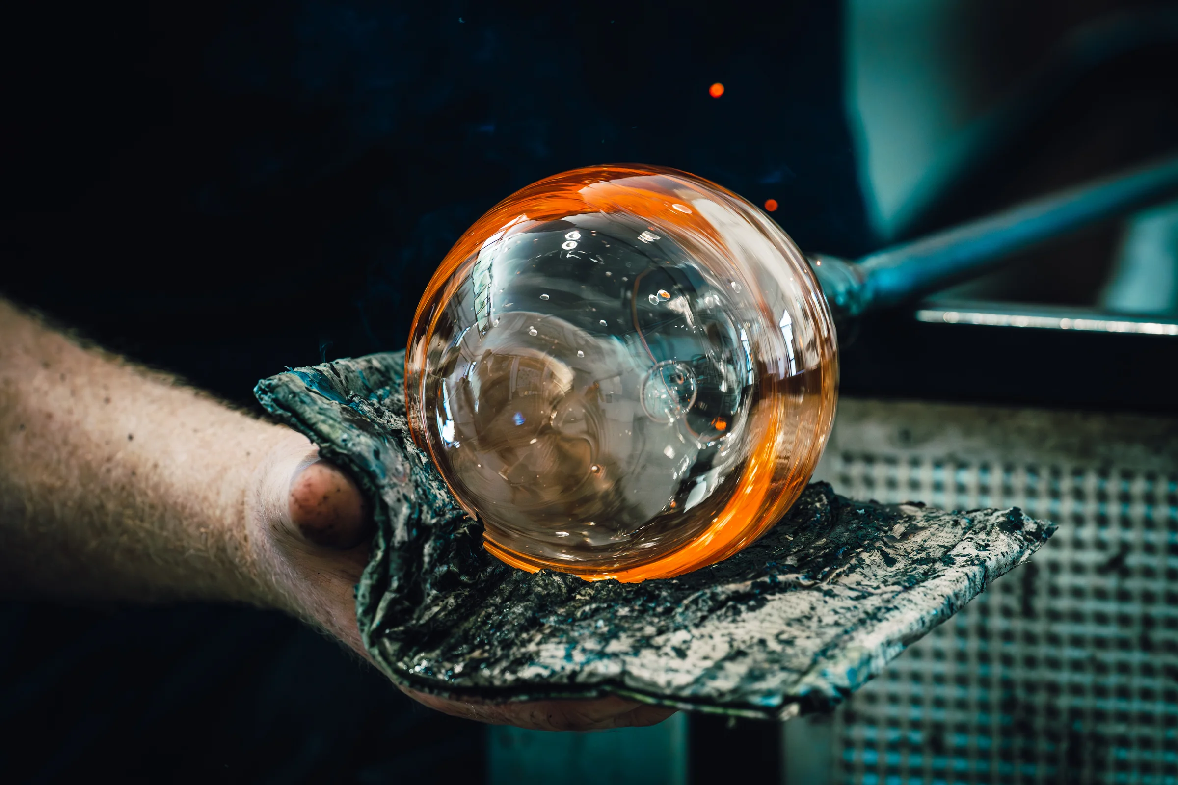 Souffleur de verre — le geste et la lumière